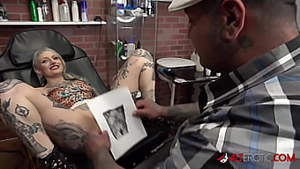 Getatoeëerde Schoonheid River Dawn Ink Geeft Een Verbluffende Blowjob In Hd-Video